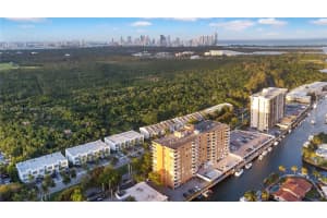 2450 NE 135th St APT 410, North Miami, FL 33181, Sold 01/26/23