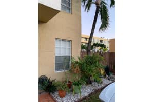 8340 NW 8th St APT N12, Miami, FL 33126, Sold 05/16/22