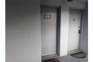 310 Fontainebleau Blvd APT 204, Miami, FL 33172, Sold 04/27/22
