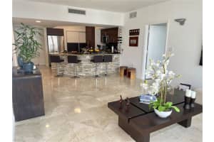 19900 E Country Club Dr APT 1118, Aventura, FL 33180, Sold 04/28/22
