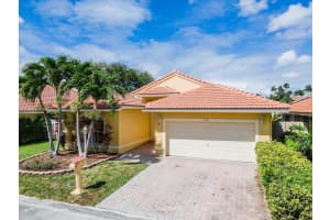 11541 SW 10th St, Pembroke Pines, FL 33025, Sold 04/25/22