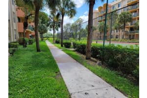 9350 Fontainebleau Blvd APT 102, Miami, FL 33172, Sold 04/29/22