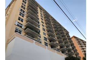 427 Golden Isles Dr #12i, Hallandale Beach, FL 33009, Sold 05/27/22