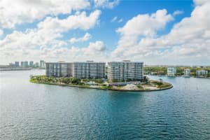 3 Grove Isle Dr C1701, Miami, FL 33133, Sold 06/02/22