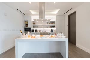17111 Biscayne Blvd Unit 209, Aventura, FL 33160, Sold 04/19/22