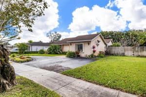 5870 NW 191st Terrace, Hialeah, FL 33015, Sold 05/06/22