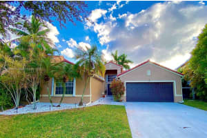 334 Cambridge Dr, Weston, FL 33326, Sold 04/27/22