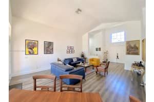 334 Cambridge Dr, Weston, FL 33326, Sold 04/27/22