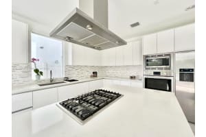 9800 NW 74th Terrace, Doral, FL 33178, Sold 07/15/22
