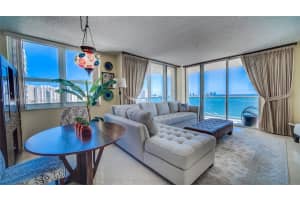 1155 Brickell Bay Dr APT 2410, Miami, FL 33131, Sold 04/28/22