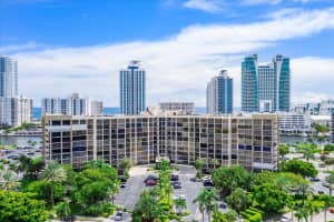 600 Parkview Dr APT 1118, Hallandale Beach, FL 33009, Sold 04/22/22