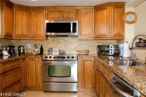 414 SE 10th St APT 408, Dania Beach, FL 33004, Sold 04/19/22