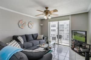 6969 Collins Ave APT 1504, Miami Beach, FL 33141, Sold 05/05/22