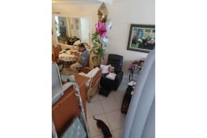 925 NW 82nd Ave 215 a, Miami, FL 33126, Sold 04/08/22
