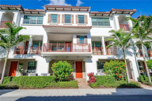 11613 SW 13th Ct, Pembroke Pines, FL 33025, Sold 04/20/22