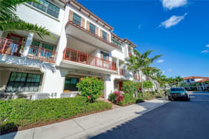 11613 SW 13th Ct, Pembroke Pines, FL 33025, Sold 04/20/22
