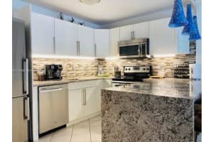 1020 Meridian Ave APT 208, Miami Beach, FL 33139, Sold 05/10/22