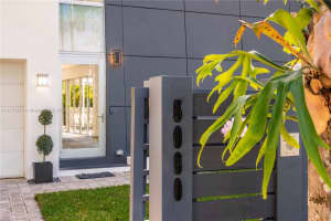 5060 SW 74th Terrace, Miami, FL 33143, Sold 04/28/22