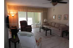 600 NE 2nd St APT 301, Dania Beach, FL 33004, Sold 04/18/22