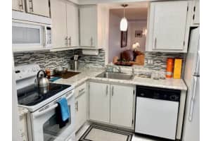 7300 Lake Cir Dr APT 308, Margate, FL 33063, Sold 04/19/22