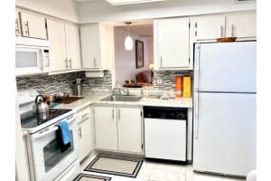 7300 Lake Cir Dr APT 308, Margate, FL 33063, Sold 04/19/22