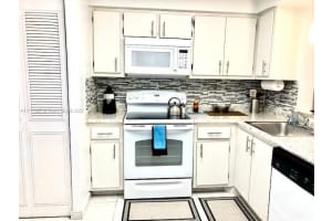 7300 Lake Cir Dr APT 308, Margate, FL 33063, Sold 04/19/22