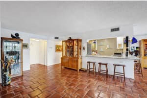 600 Parkview Dr APT 215, Hallandale Beach, FL 33009, Sold 04/28/22