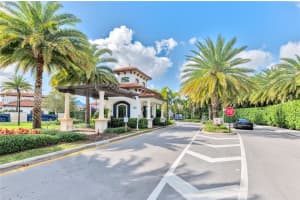 335 SW 113th Ln, Pembroke Pines, FL 33025, Sold 06/03/22