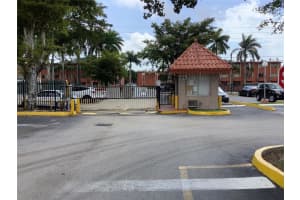 5199 NW 7th St 101 e, Miami, FL 33126, Sold 04/25/22