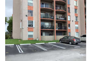 5199 NW 7th St 101 e, Miami, FL 33126, Sold 04/25/22