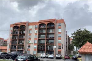 5199 NW 7th St 101 e, Miami, FL 33126, Sold 04/25/22