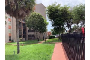 5199 NW 7th St 101 e, Miami, FL 33126, Sold 04/25/22