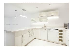 7928 West Dr APT 410, North Bay Village, FL 33141, Sold 05/17/22