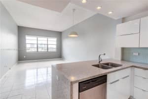 1020 Meridian Ave APT 902, Miami Beach, FL 33139, Sold 05/25/22