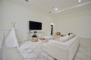 8386 NW 30th St, Hollywood, FL 33024, Sold 04/10/24