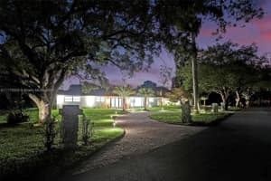 11025 SW 40th St, Davie, FL 33328, Sold 04/20/22