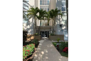 9805 NW 52nd St APT 311, Doral, FL 33178, Sold 05/10/22