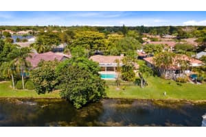 922 NW 110th Ln, Coral Springs, FL 33071, Sold 04/25/22