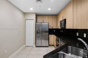 16101 Emerald Estates Dr APT 154, Weston, FL 33331, Sold 05/09/22