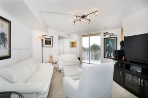 102 SW 6th Ave APT 304, Miami, FL 33130, Sold 05/25/22