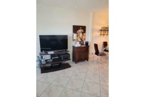 925 SW 11th Ave #7j, Hallandale Beach, FL 33009, Sold 06/27/22