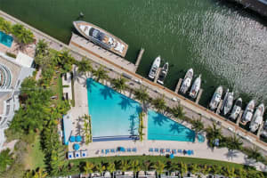 2950 NE 188th St APT 122, Aventura, FL 33180, Sold 05/27/22