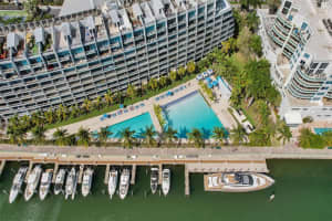 2950 NE 188th St APT 122, Aventura, FL 33180, Sold 05/27/22