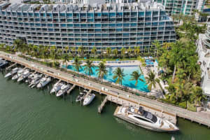 2950 NE 188th St APT 122, Aventura, FL 33180, Sold 05/27/22