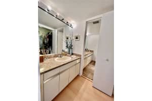 1627 Brickell Ave APT 2702, Miami, FL 33129, Sold 05/09/22