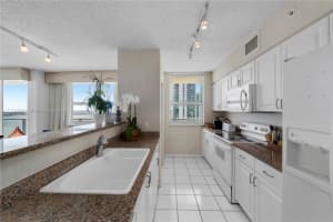 1155 Brickell Bay Dr APT 1811, Miami, FL 33131, Sold 05/02/22