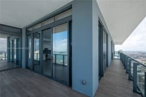 68 SE 6th St Apt 4111, Miami, FL 33131, Sold 07/29/22