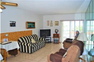1950 W 54th St APT 415, Hialeah, FL 33012, Sold 05/26/22