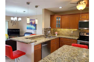 300 NE 14th Ave APT 211, Hallandale Beach, FL 33009, Sold 04/08/22