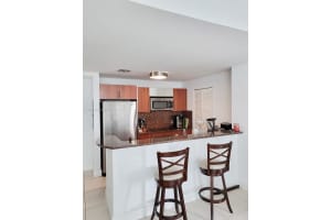 300 S Biscayne Blvd t 1904, Miami, FL 33131, Sold 05/03/22